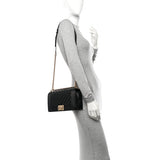 Bolsa Chanel Caviar Chevron Quilted Medium Boy Flap Preto