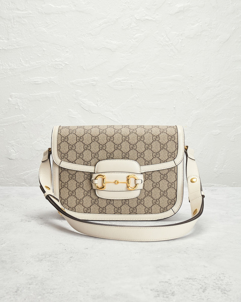 Bolsa de Ombro Gucci Horsebit 1955 em Bege