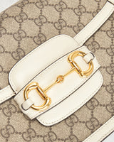 Bolsa de Ombro Gucci Horsebit 1955 em Bege