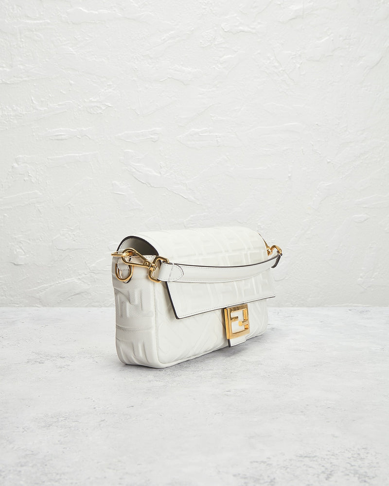 Bolsa de Ombro Fendi Zucca Mama Baguette Branca