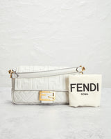 Bolsa de Ombro Fendi Zucca Mama Baguette Branca