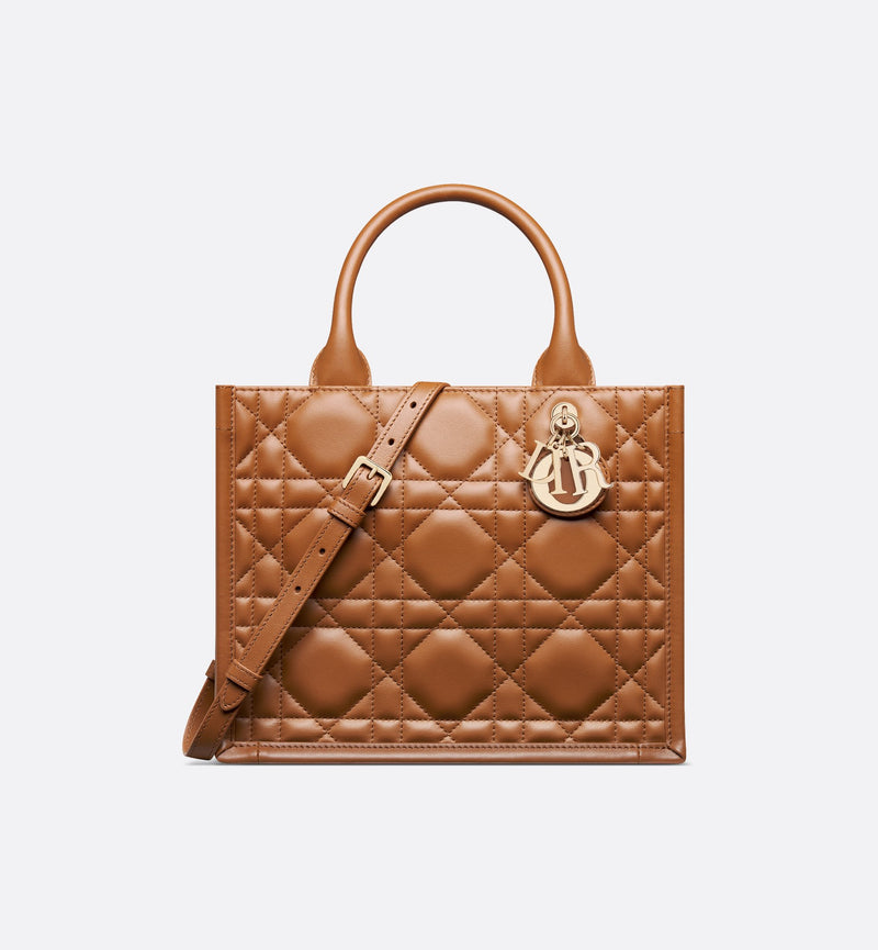 https://assets.christiandior.com/is/image/diorprod/M1325OWHPM44M_E01?$default_GHC$&crop=347,383,1246,1402&wid=1850&hei=2000&scale=0.875&bfc=on&qlt=85