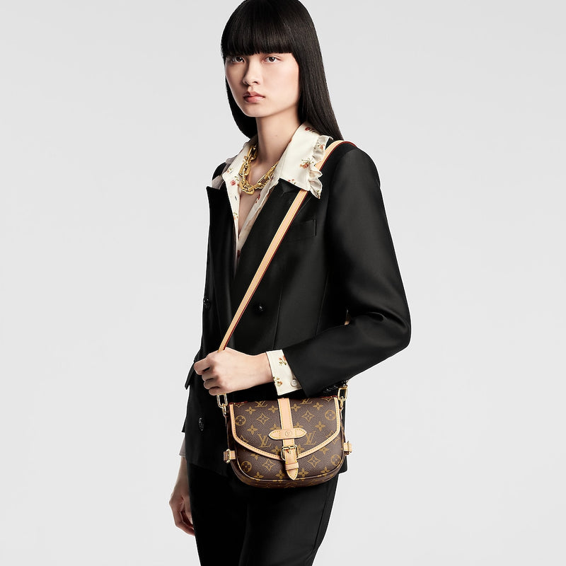 Bolsa Louis Vuitton Saumur BB em Canvas Monogram